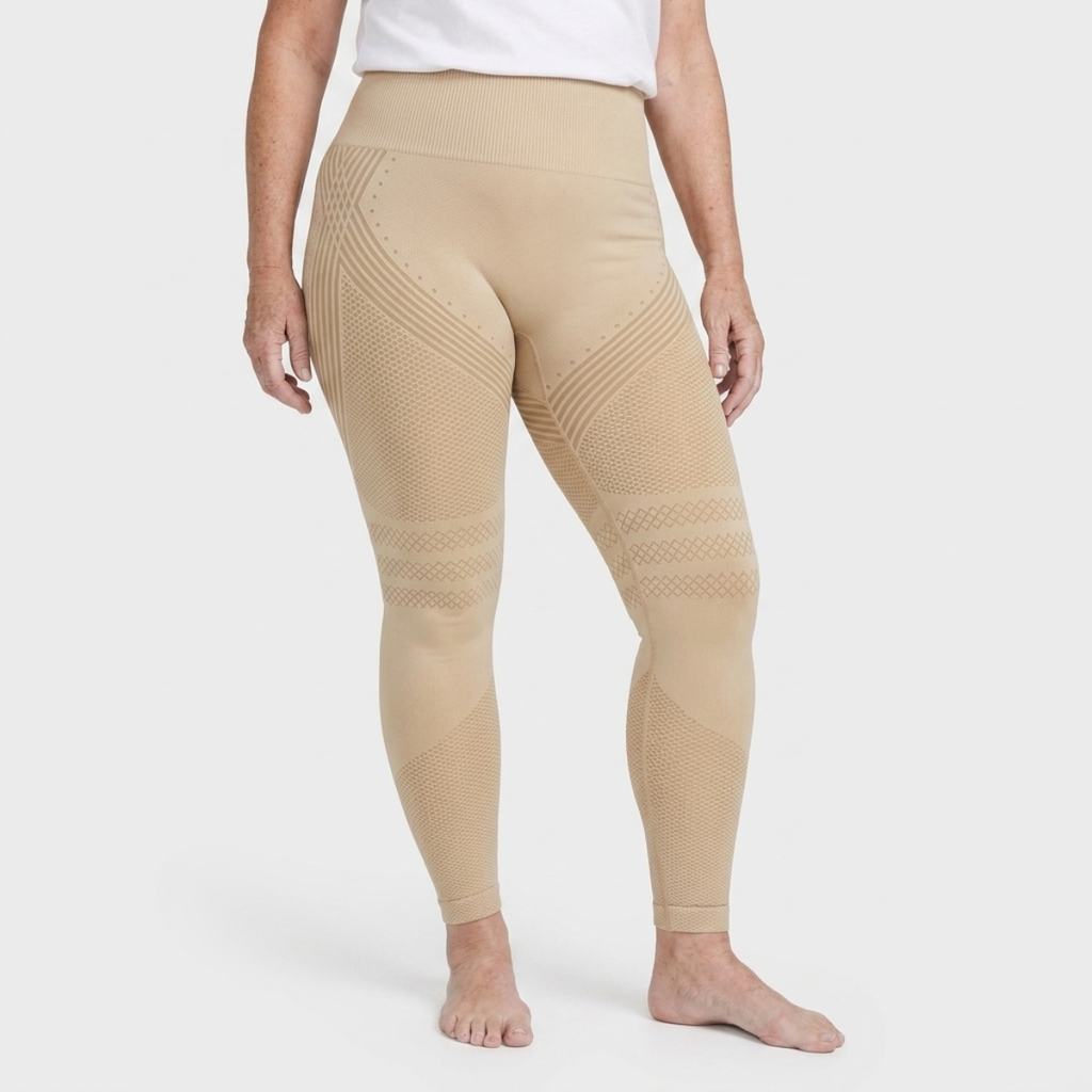 Legging Serena de cintura alta con tejido 3D en color caqui, de frente, cuerpo entero