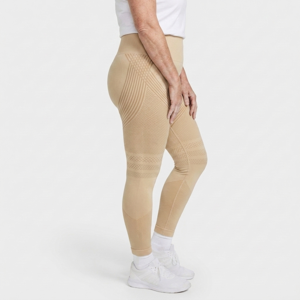 Legging Serena de cintura alta con tejido 3D en color caqui, vista lateral