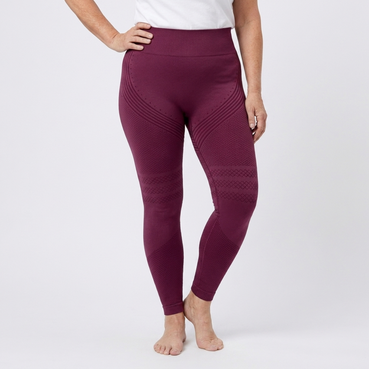 Legging Serena de cintura alta con tejido 3D en color burdeos, de frente, cuerpo entero