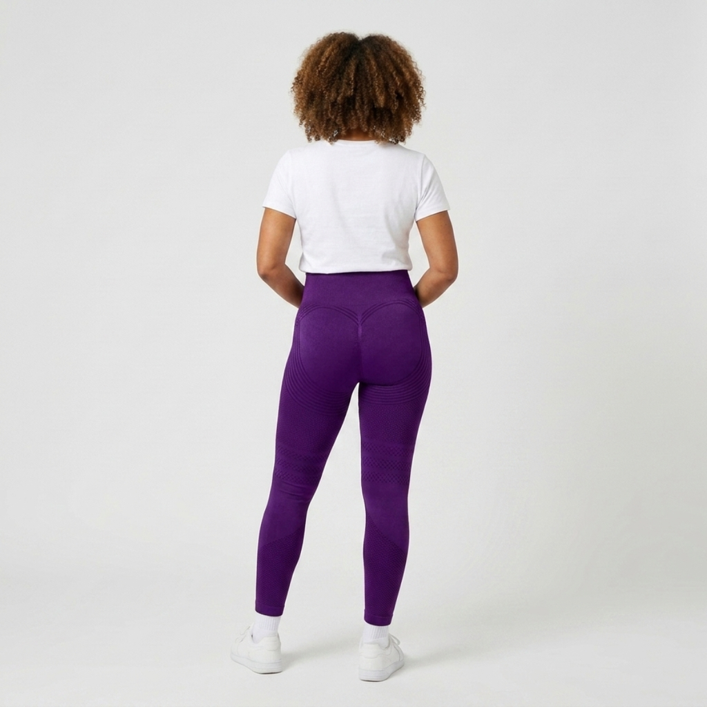 Legging Serena de cintura alta con tejido 3D en color violeta oscuro, vista trasera