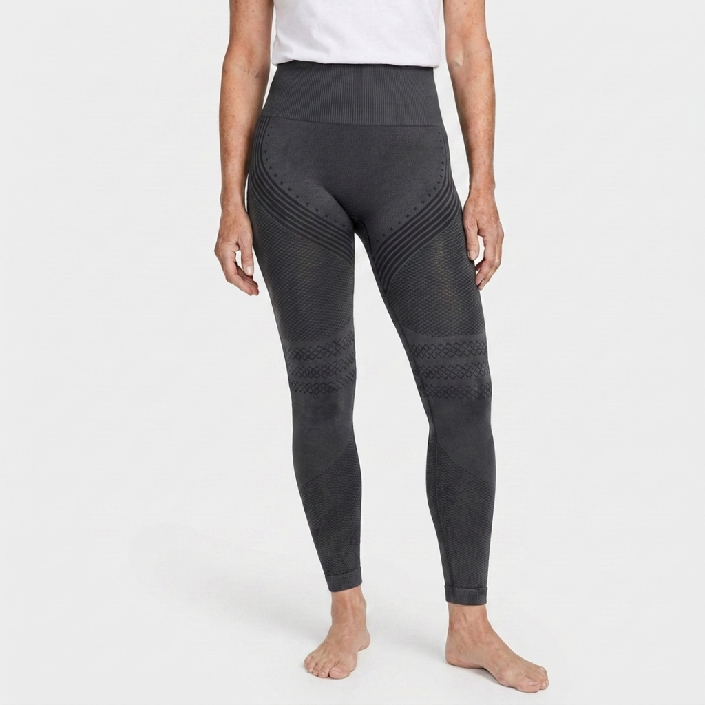 Legging Serena de cintura alta con tejido 3D en color gris, de frente, cuerpo entero